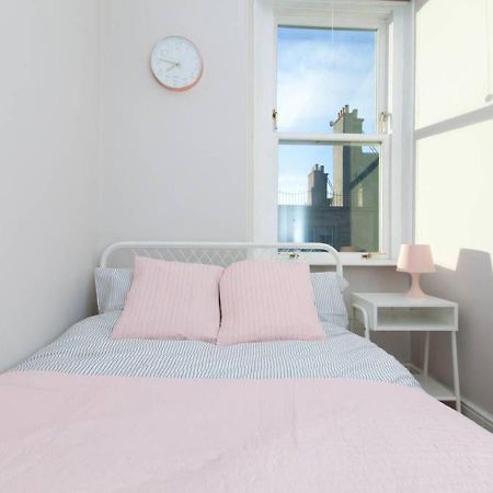 Bright And Modern Causewayside Apartment Единбург Екстериор снимка
